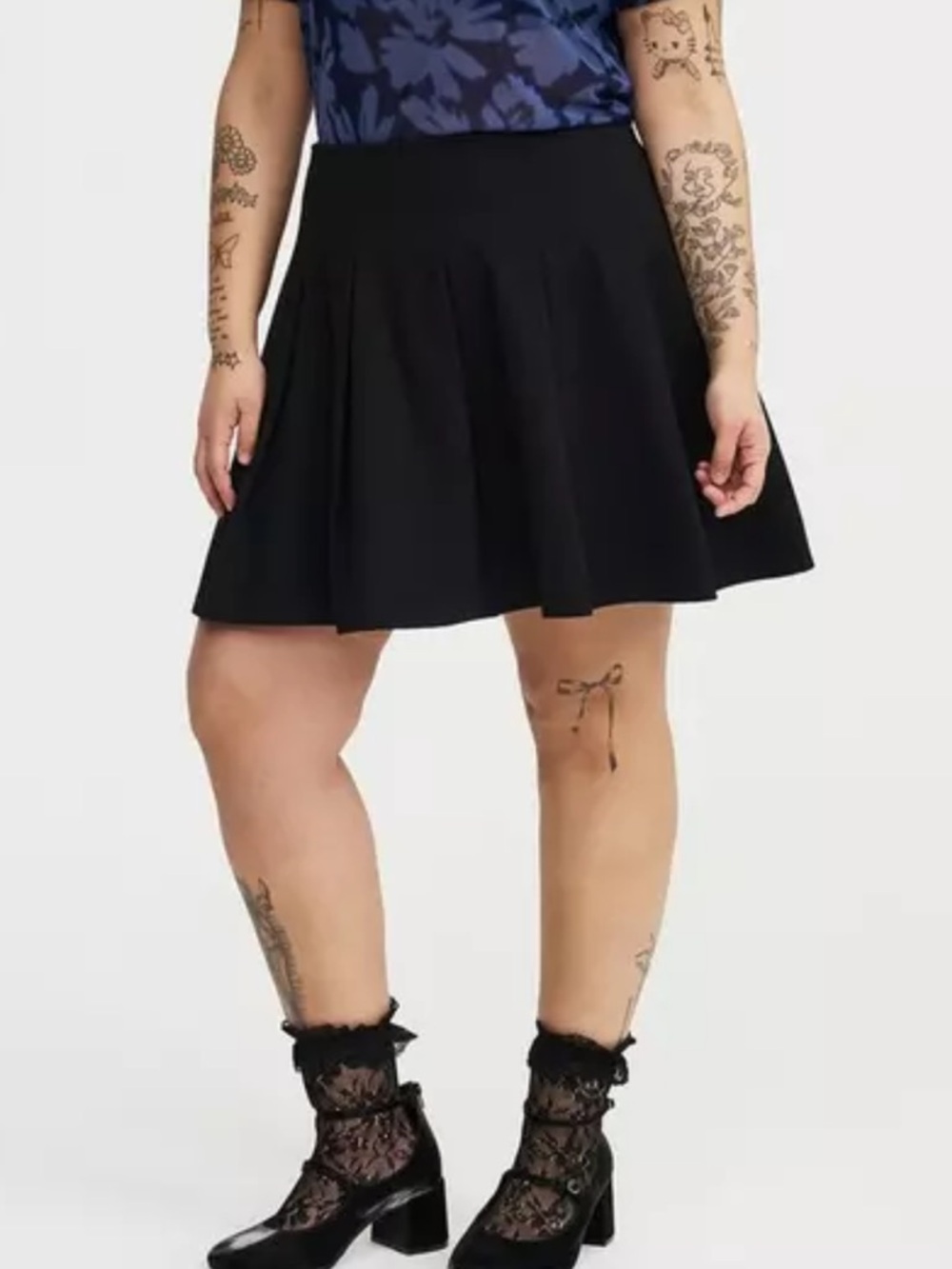 Torrid Black Pleated Mini Skirt Size 18 NWT Stretch Twill Side Zip